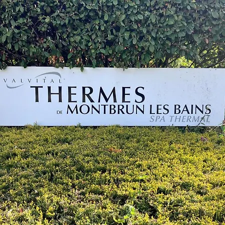La Vue Est Belle *